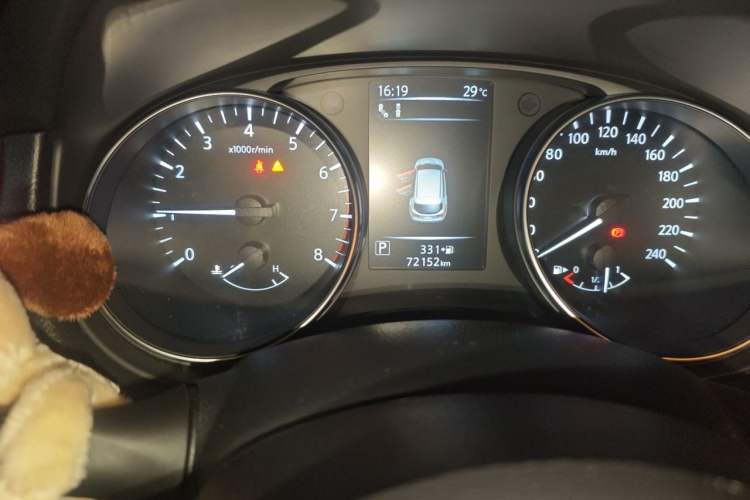Used Nissan Qashqai 2021 2.0L CVT Luxury Edition Odometer Close Up
