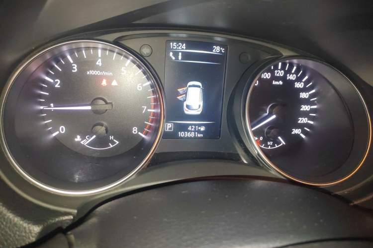 Used Nissan Qashqai 2021 2.0L CVT Luxury Edition Odometer Close Up