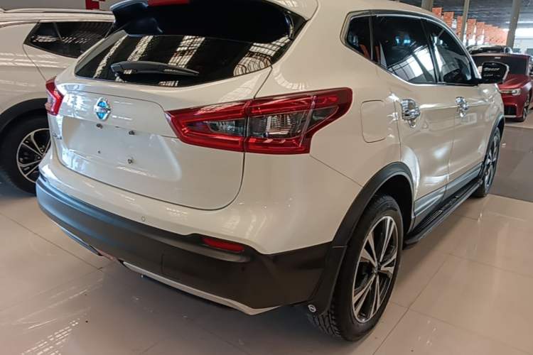 Used Nissan Qashqai 2021 2.0L CVT Luxury Edition Rear Right 45 Deg