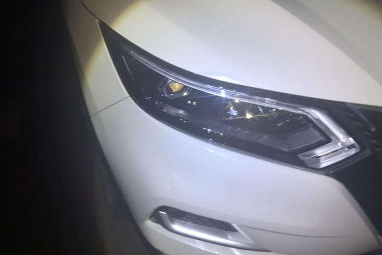 Used Nissan Qashqai 2021 2.0L CVT Luxury Edition Right Front Headlight