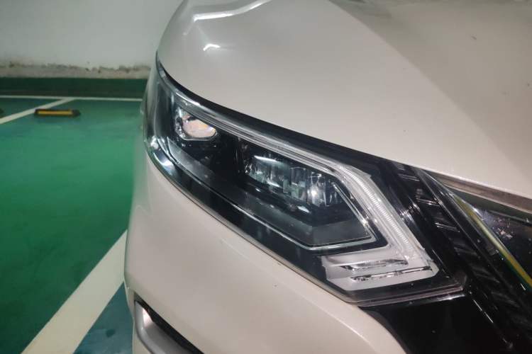Used Nissan Qashqai 2021 2.0L CVT Luxury Edition Right Front Headlight