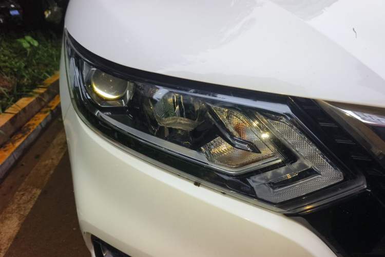 Used Nissan Qashqai 2021 2.0L CVT Smart Enjoyment Version Right Front Headlight