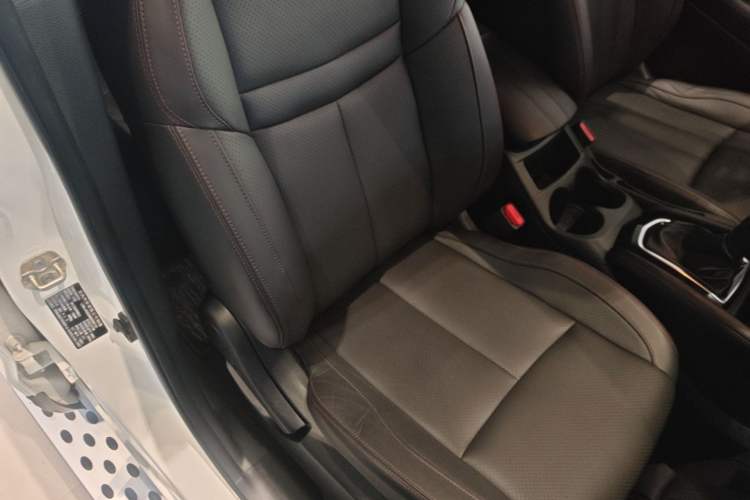 Used Nissan Qashqai 2021 2.0L CVT Luxury Edition Right Front Seat