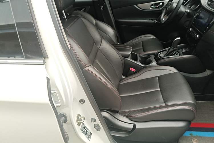 Used Nissan Qashqai 2021 2.0L CVT Luxury Navigation Edition Right Front Seat