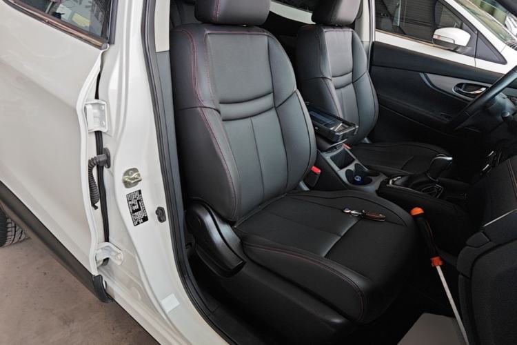 Used Nissan Qashqai 2021 2.0L CVT Luxury Edition Right Front Seat