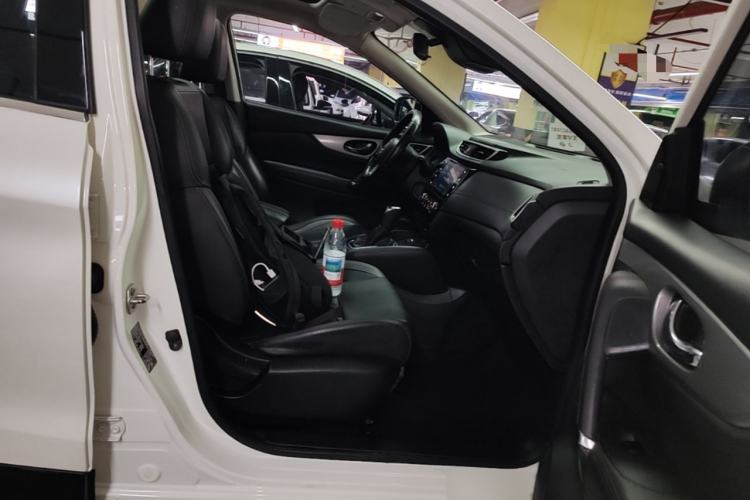 Used Nissan Qashqai 2021 2.0L CVT Luxury Edition Right Front Seat