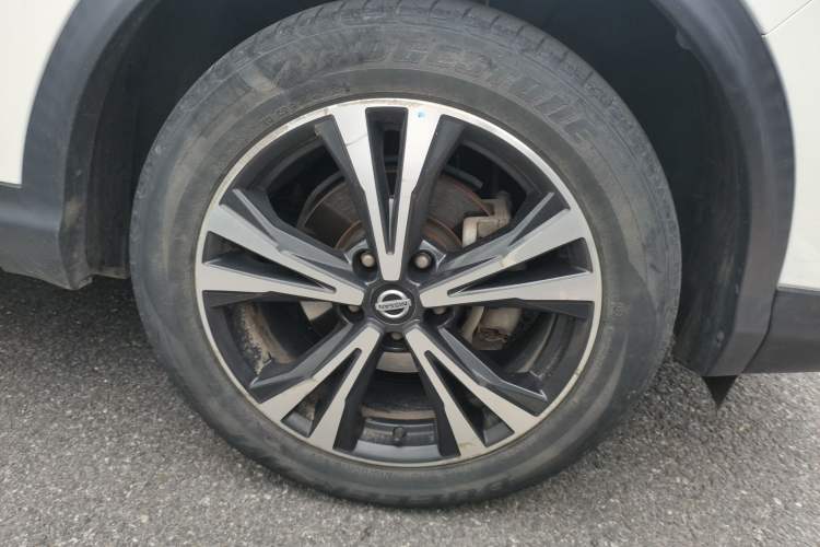 Used Nissan Qashqai 2021 2.0L CVT Luxury Edition Right Front Wheel Hub
