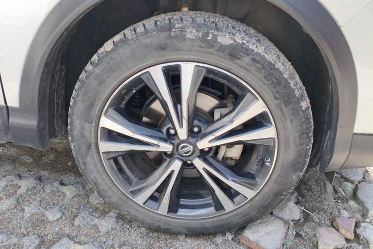 Used Nissan Qashqai 2021 2.0L CVT Luxury Edition Right Front Wheel Hub