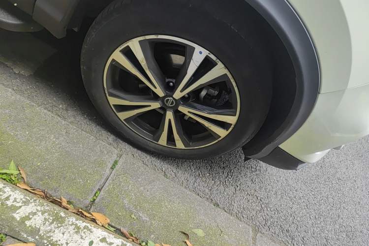 Used Nissan Qashqai 2021 2.0L CVT Luxury Edition Right Front Wheel Hub
