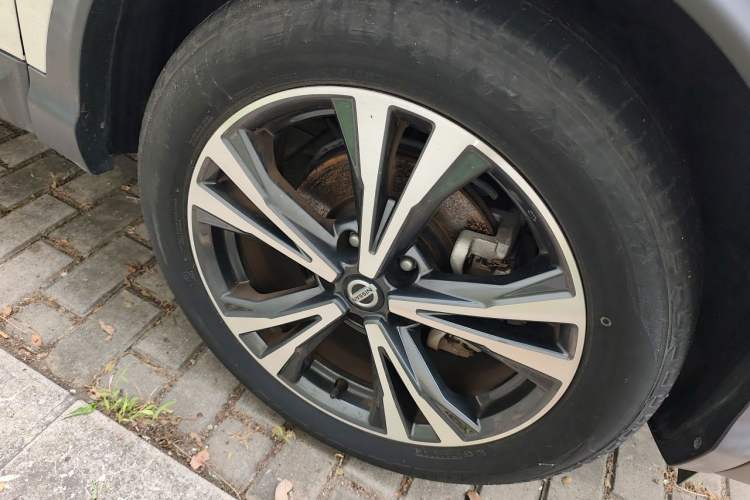 Used Nissan Qashqai 2021 2.0L CVT Luxury Edition Right Front Wheel Hub