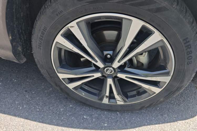 Used Nissan Qashqai 2021 2.0L CVT Luxury Edition Right Front Wheel Hub