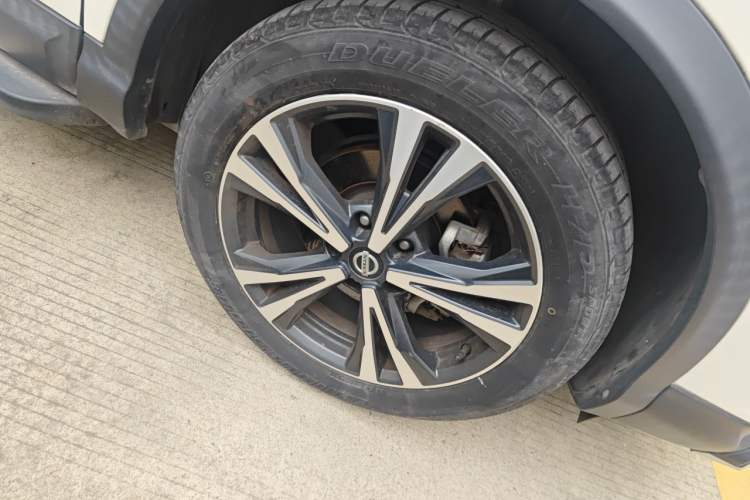Used Nissan Qashqai 2021 2.0L CVT Luxury Edition Right Front Wheel Hub