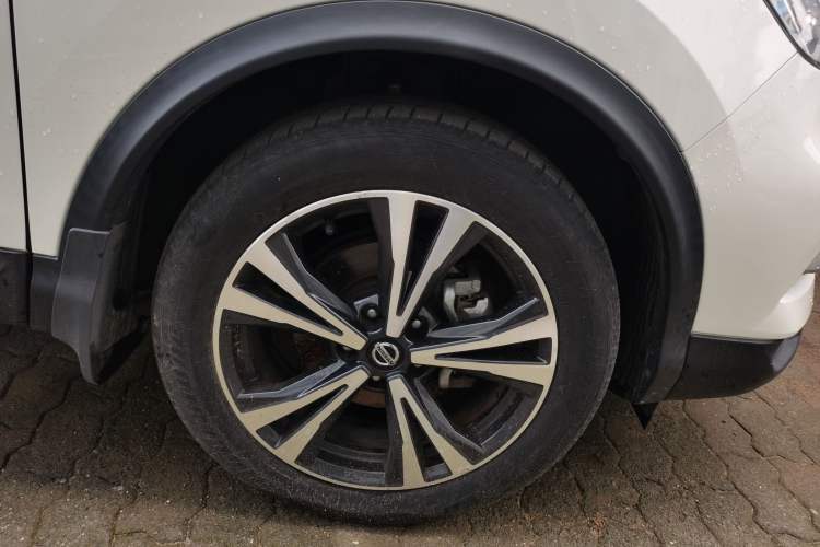 Used Nissan Qashqai 2021 2.0L CVT Luxury Edition Right Front Wheel Hub
