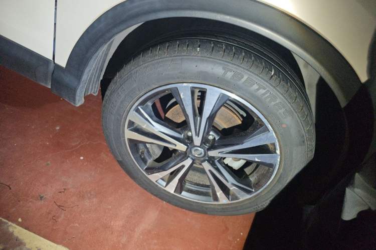 Used Nissan Qashqai 2021 2.0L CVT Luxury Edition Right Front Wheel Hub