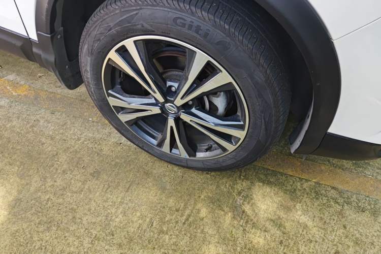 Used Nissan Qashqai 2021 2.0L CVT Luxury Edition Right Front Wheel Hub