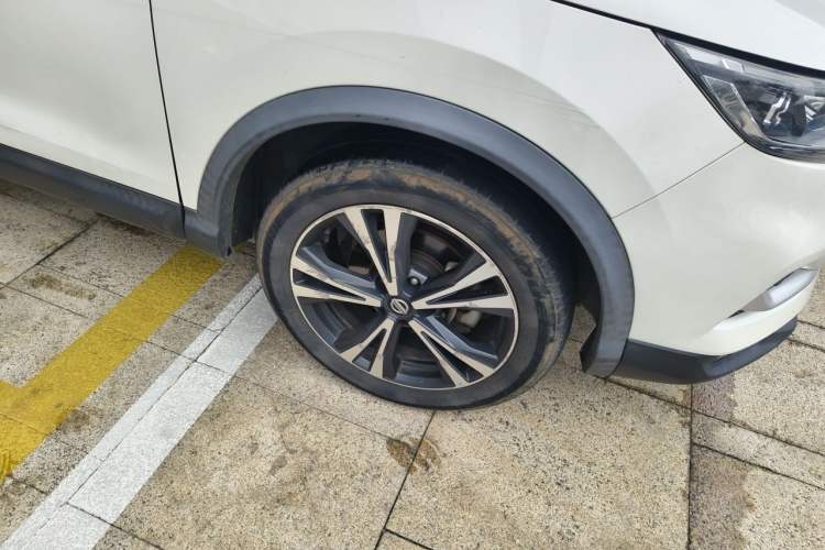 Used Nissan Qashqai 2021 2.0L CVT Luxury Edition Right Front Wheel Hub