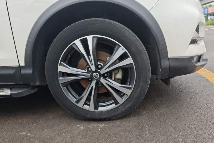 Used Nissan Qashqai 2021 2.0L CVT Luxury Edition Right Front Wheel Hub