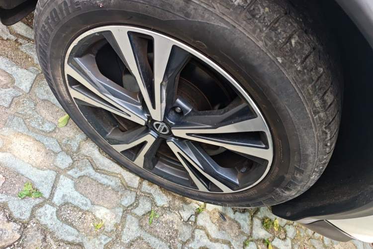 Used Nissan Qashqai 2021 2.0L CVT Luxury Edition Right Front Wheel Hub