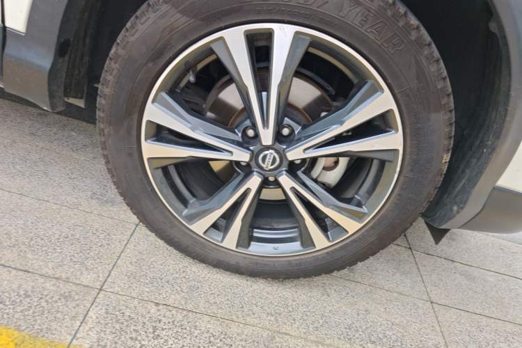 Used Nissan Qashqai 2021 2.0L CVT Luxury Edition Right Front Wheel Hub