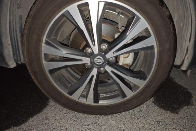 Used Nissan Qashqai 2021 2.0L CVT Luxury Edition Right Front Wheel Hub