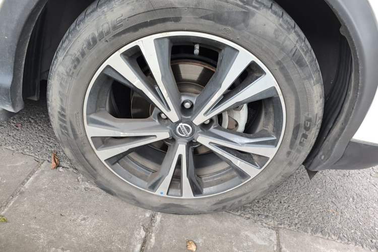 Used Nissan Qashqai 2021 2.0L CVT Luxury Edition Right Front Wheel Hub