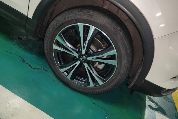 Used Nissan Qashqai 2021 2.0L CVT Luxury Edition Right Front Wheel Hub