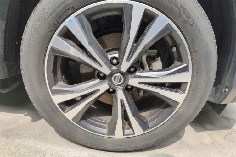 Used Nissan Qashqai 2021 2.0L CVT Luxury Edition Right Front Wheel Hub
