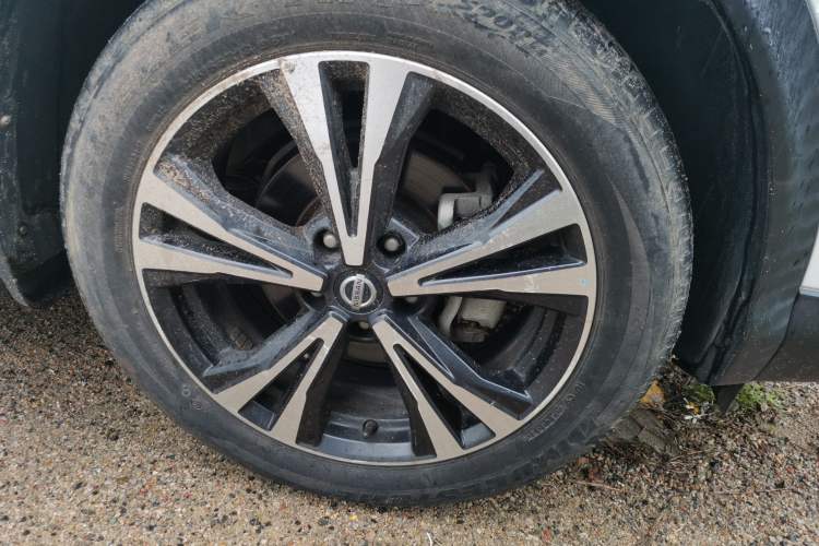 Used Nissan Qashqai 2021 2.0L CVT Luxury Edition Right Front Wheel Hub