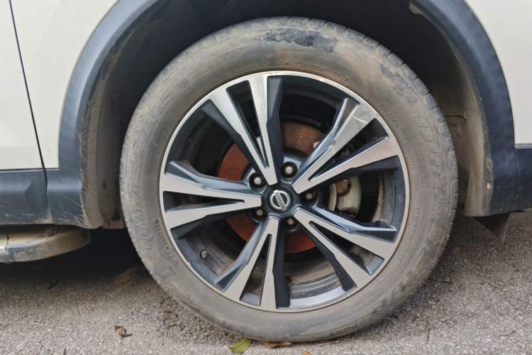 Used Nissan Qashqai 2021 2.0L CVT Luxury Navigation Edition Right Front Wheel Hub