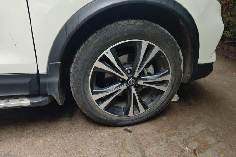 Used Nissan Qashqai 2021 2.0L CVT Luxury Edition Right Front Wheel Hub
