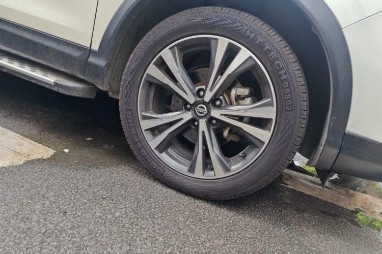 Used Nissan Qashqai 2021 2.0L CVT Luxury Navigation Edition Right Front Wheel Hub