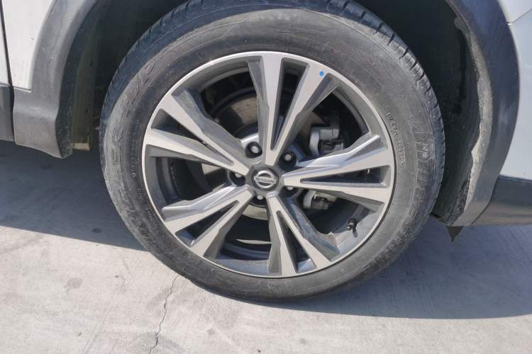 Used Nissan Qashqai 2021 2.0L CVT Luxury Edition Right Front Wheel Hub