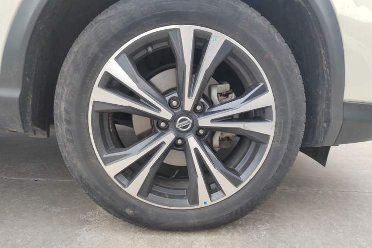Used Nissan Qashqai 2021 2.0L CVT Luxury Edition Right Front Wheel Hub
