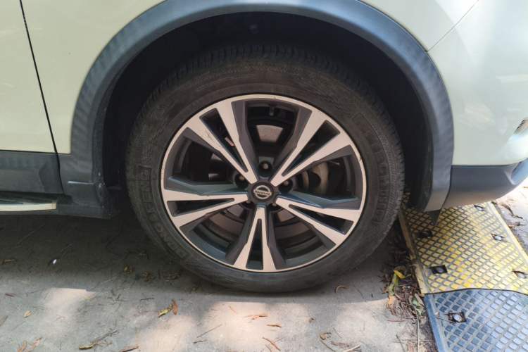 Used Nissan Qashqai 2021 2.0L CVT Luxury Edition Right Front Wheel Hub