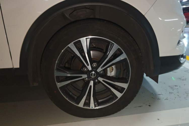 Used Nissan Qashqai 2021 2.0L CVT Luxury Edition Right Front Wheel Hub