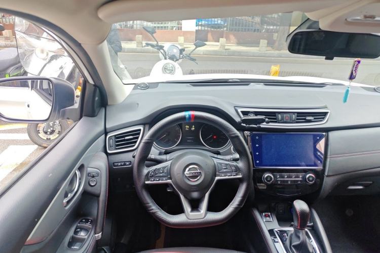 Used Nissan Qashqai 2021 2.0L CVT Luxury Navigation Edition Steering Wheel