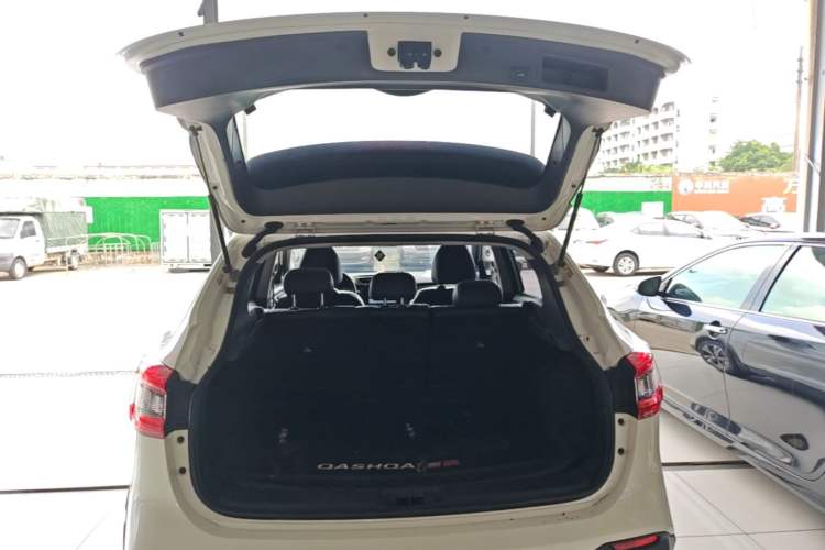 Used Nissan Qashqai 2021 2.0L CVT Luxury Edition Trunk