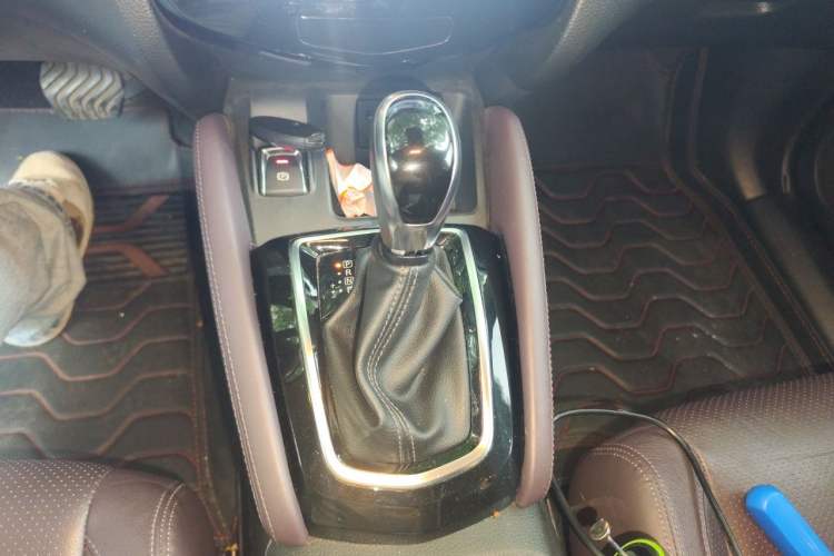 Used Nissan Qashqai 2021 2.0L CVT Luxury Edition Gear Lever