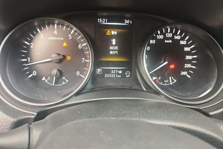 Used Nissan Qashqai 2021 2.0L CVT Smart Enjoyment Version Odometer Close Up