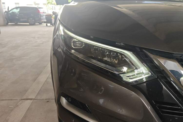 Used Nissan Qashqai 2021 2.0L CVT Luxury Edition Right Front Headlight