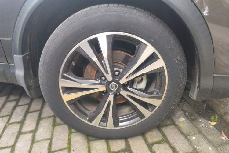 Used Nissan Qashqai 2021 2.0L CVT Luxury Edition Right Front Wheel Hub