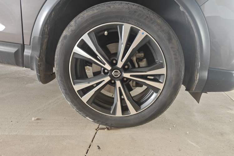 Used Nissan Qashqai 2021 2.0L CVT Luxury Edition Right Front Wheel Hub