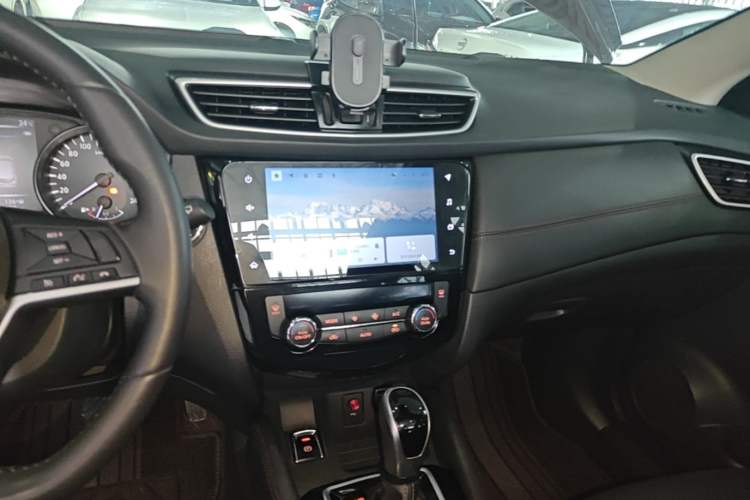 Used Nissan Qashqai 2022 2.0L CVT XV Premier Luxury Edition Audio And AC Panel