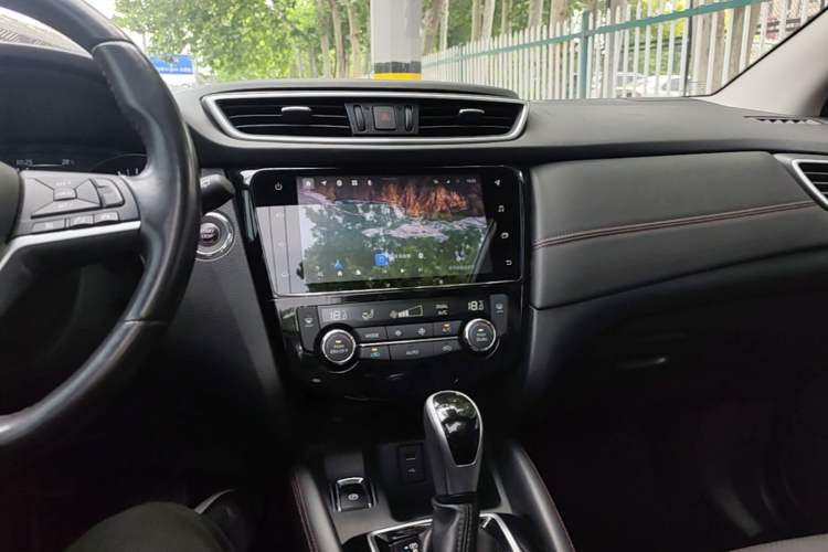 Used Nissan Qashqai 2022 2.0L CVT XV Premier Luxury Edition Audio And AC Panel