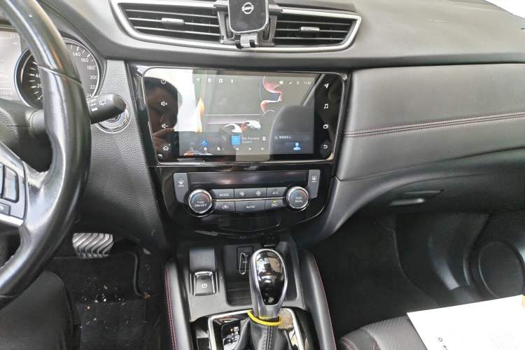 Used Nissan Qashqai 2022 2.0L CVT XV Premier Luxury Edition Audio And AC Panel