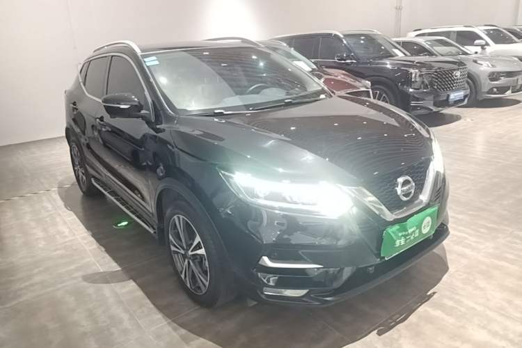 Used Nissan Qashqai 2022 2.0L CVT XV Premier Luxury Edition Front Right 45 Deg