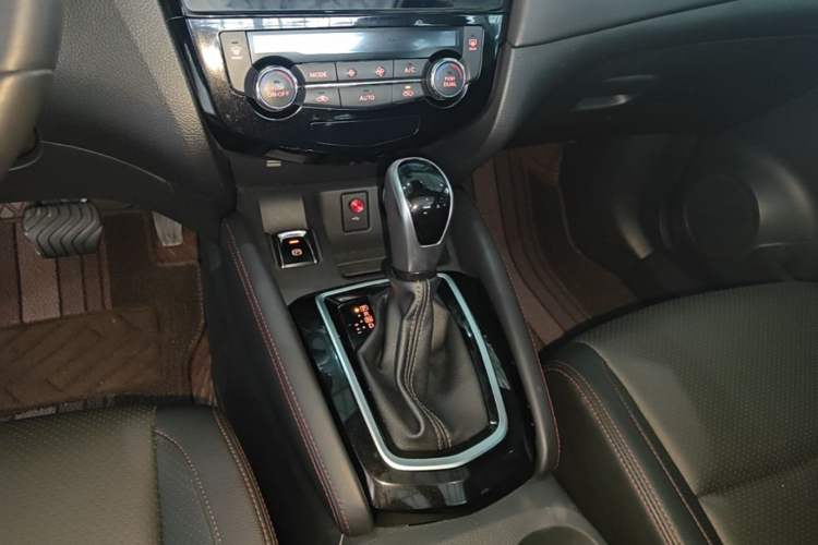 Used Nissan Qashqai 2022 2.0L CVT XV Premier Luxury Edition Gear Lever
