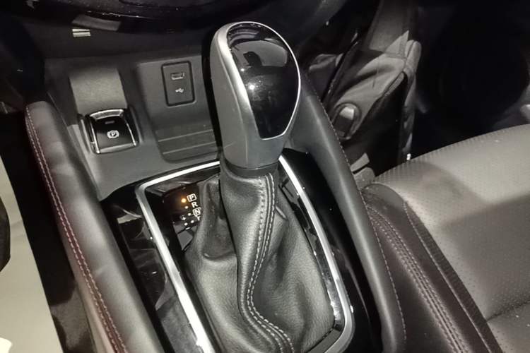 Used Nissan Qashqai 2022 2.0L CVT XV Premier Luxury Edition Gear Lever