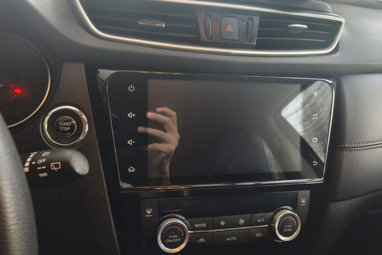 Used Nissan Qashqai 2022 2.0L CVT XV Smart Enjoyment Version Interior 4