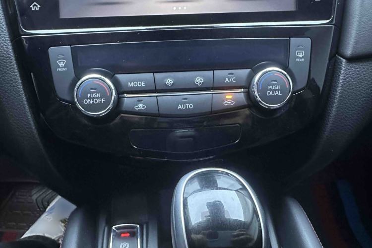 Used Nissan Qashqai 2022 2.0L CVT XV Prem·Night Edition Interior 6